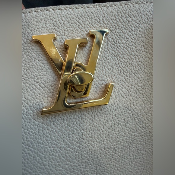 Louis Vuitton Lock Me Shopper Tote Work Bag Gold Cream - Picture 8 of 16